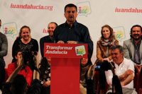 Maíllo ve al "bipartidismo de los nervios y a IU como una moto" y cree que la política no "es mensaje de Twitter"