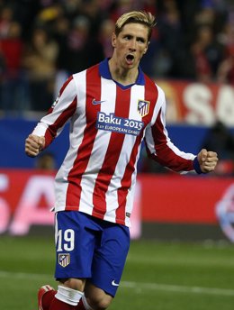 Fernando Torres celebra el gol de penalti marcado al Leverkusen