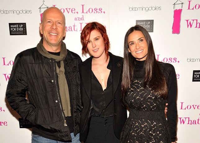 Demi Morre y Bruce Willis apoyando a su hija en un concurso