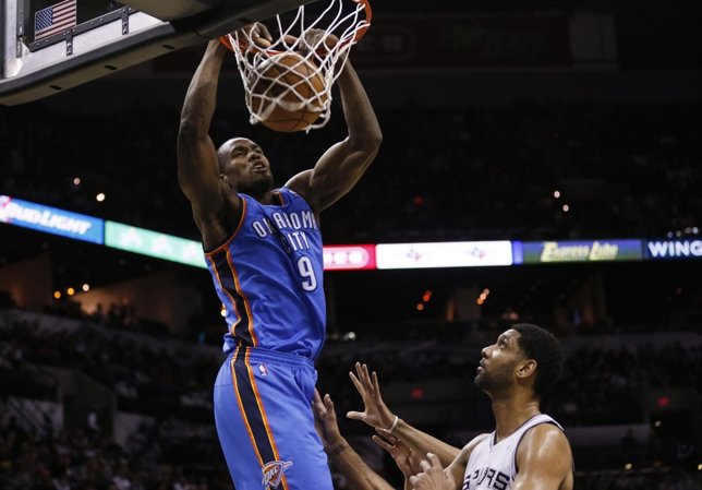 Serge Ibaka en el Oklahoma City Thunder - San Antonio Spurs
