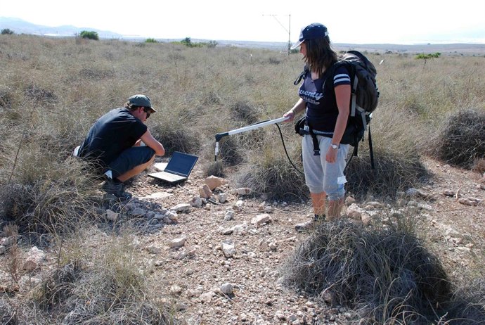 Trabajo de campo para detectar zonas impermeables en el litoral mediterráneo