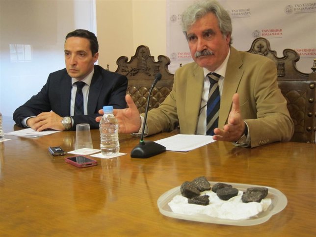 El vicerrector Juan Manuel Corchado y el director del CIALE, José Sánchez