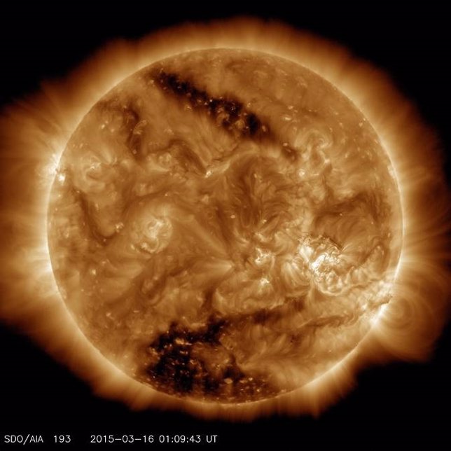 Agujero coronal gigante en el polo sur solar