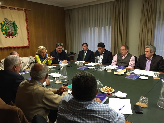 Reunión de la consejera de Agricultura y Agua con la junta directiva del SCRATS