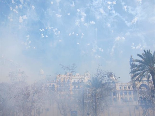 Mascletà en las Fallas de Valencia