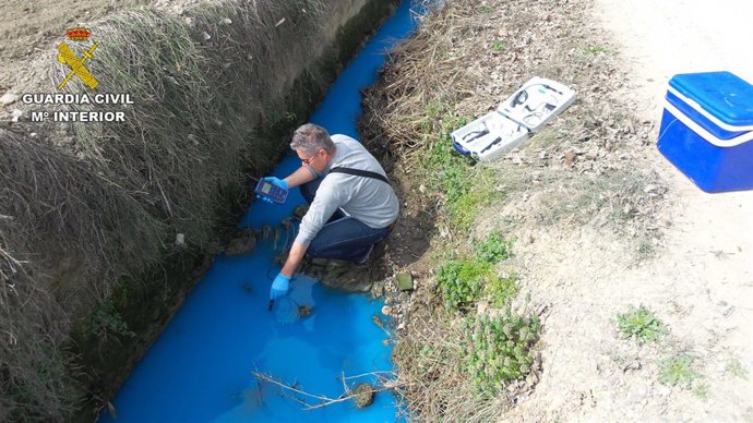 Pruebas en la acequia de Santa Fe donde se realizó el vertido