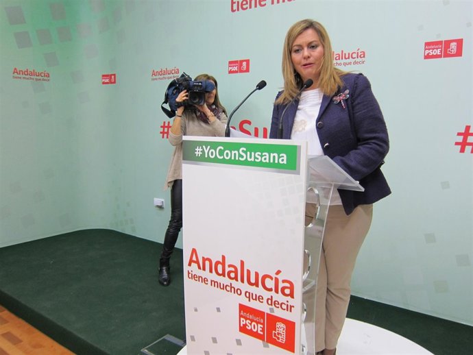 La consejera María Jesús Serrano en la sede del PSOE de Córdoba