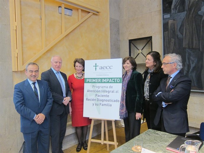 Firma del Convenio entre la AECC y el Sespa para el programa 'Primer Impacto'.