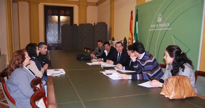 Ruiz Espejo y Fernández España se reúnen con vecinos de Las Castañetas