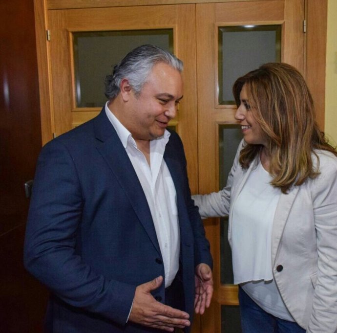 Domingo Villero, de los ingenieros técnicos andaluces, y Susana Díaz, del PSOE