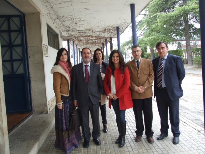 Benzal y Caballero, junto a responsables del IES El Valle.