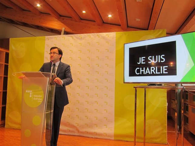 El valedor do Pobo, José Julio Fernández, en rueda de prensa