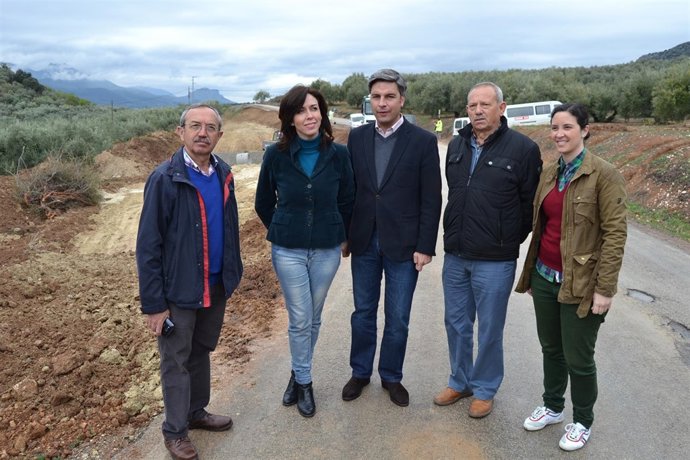 Ceballos y Lorite (centro) en la visita a las obras