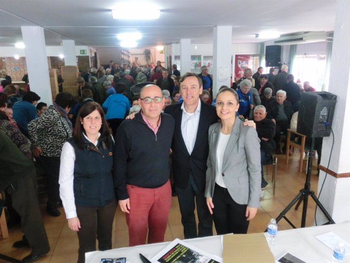 El portavoz del PP en el Congreso, Rafael Hernando, antes de un mitin