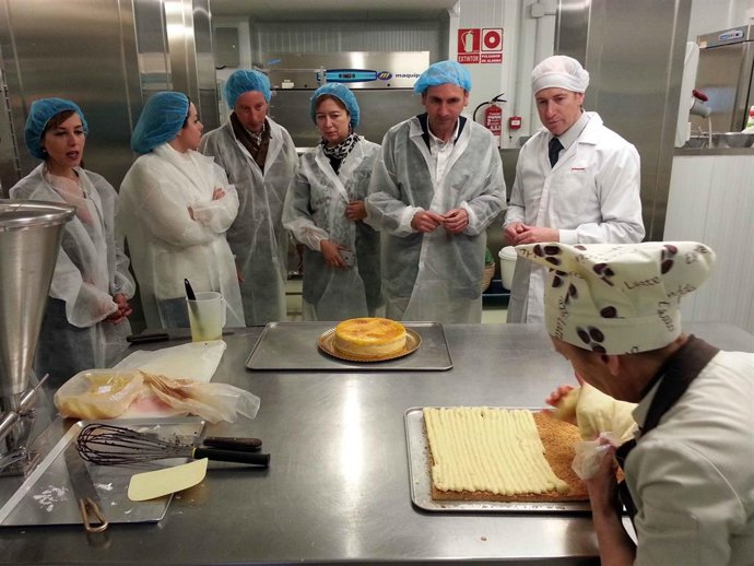 Conejo visita obrador la antequerana