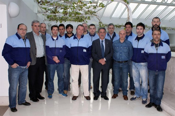 Revilla y De la Sierra con los trabajadores de TEMS