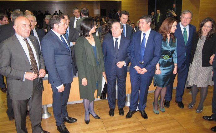 Representantes y premiados en el acto de entrega de los Premios Innovadores