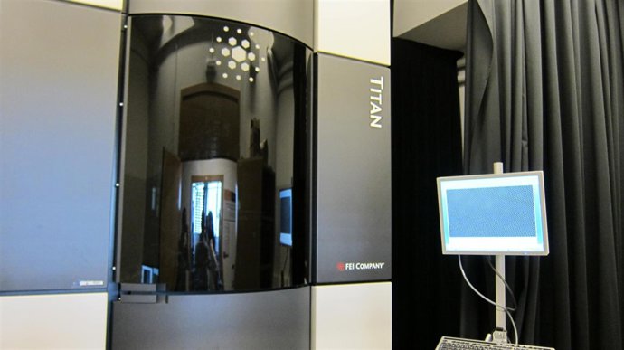 Microscopio Titán de la Universidad de Zaragoza