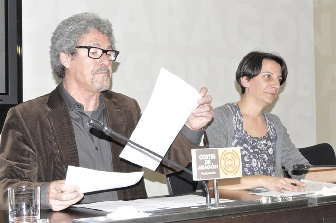 El diputado de CHA, Gregorio Briz, y la concejal en Zaragoza, Leticia Crespo