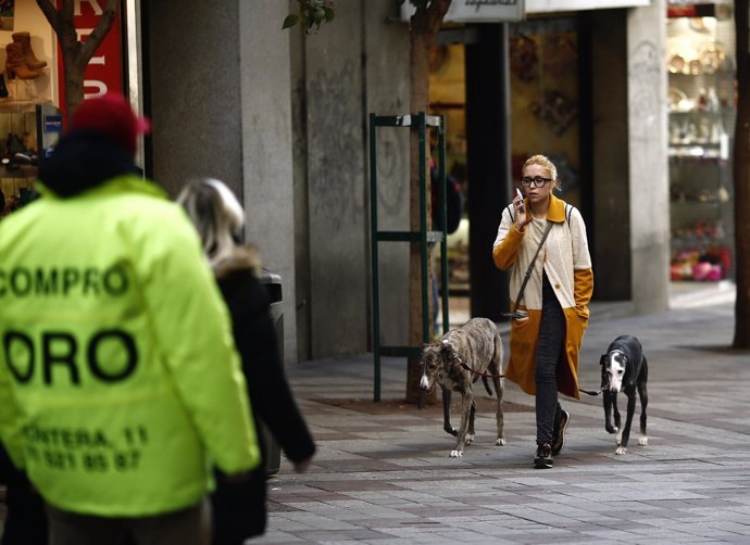 Gente paseando, paseo, caminando, andando