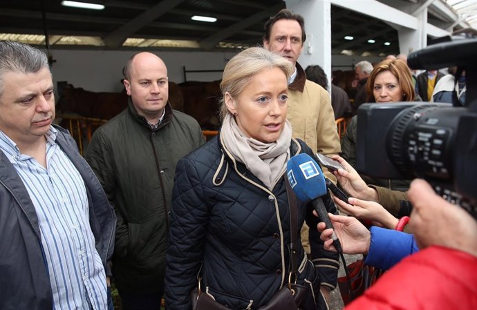 La presidenta de Foro, Cristina Coto, en la Feria de San José de Tineo.