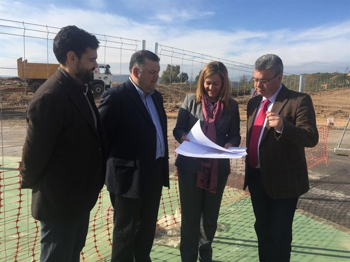Serrano, entre Zurera y Morales, durante la visita a las obras
