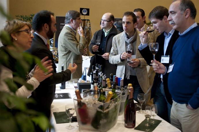 Salón De Cata De Vinos Y Gastronomía Sumiller 