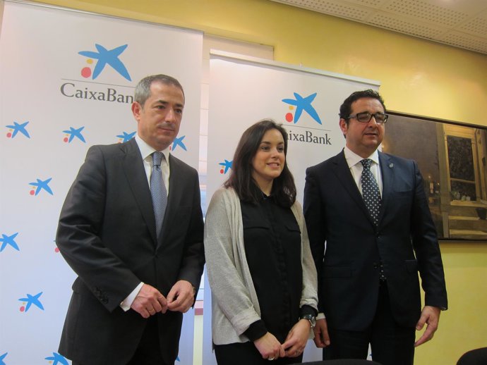 Por la izquierda, Bilbao, Abello y Zapico, en rueda de prensa. 