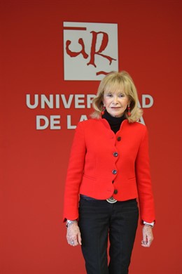 FOTONOTICIA | M.ª Teresa Fernández De La Vega Participa En La Jornada 'Ser Mujer