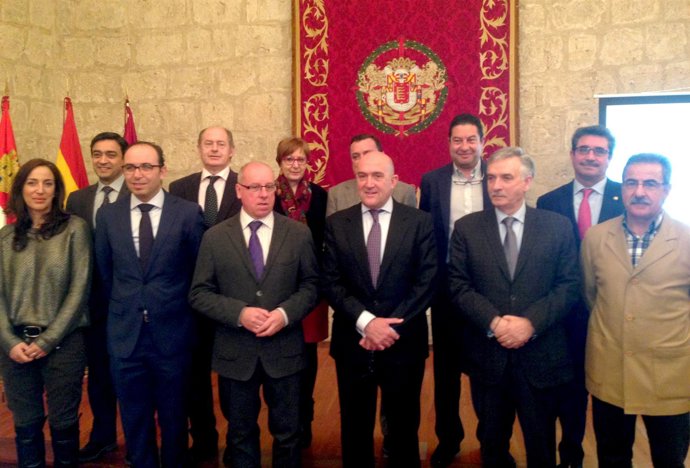 Carnero presenta el balance general de la Diputación en Fuensaldaña