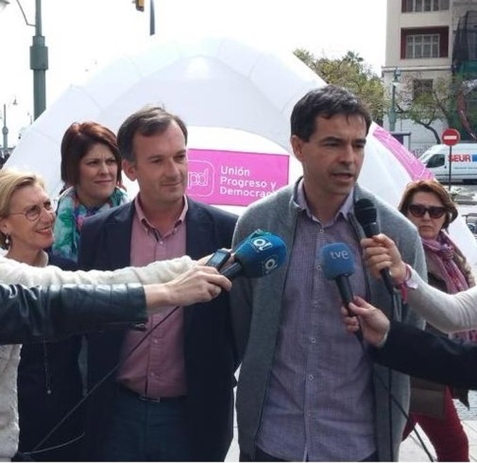Rosa Díez, Martín de la Herrán y Andrés Herzog atienden a medios 22M iglú UPyD