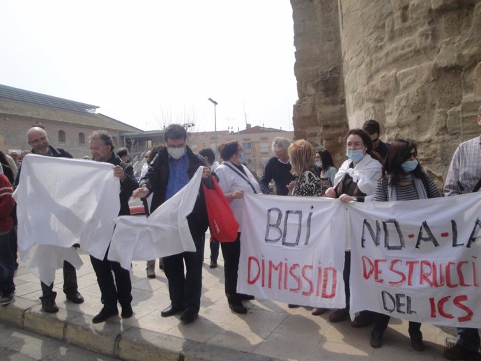 Marea Blanca protesta por la visita de Boi Ruiz a Lleida