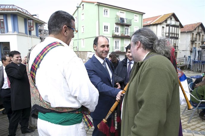 El presidente cántabro en Astillero 