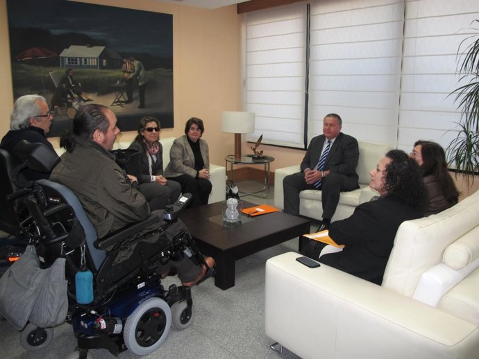 Reunión entre el consejero de Fomento y representantes del CERMI