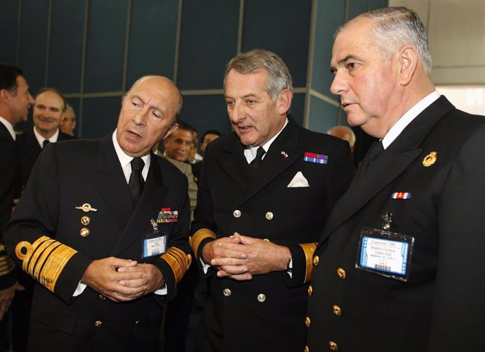 Commander in chief of the Argentine navy Admiral Jorge Omar Godoy talks to his B