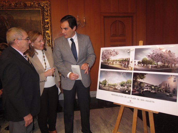 José Antonio Nieto en la presentación de la reforma de la Plaza de San Agustín