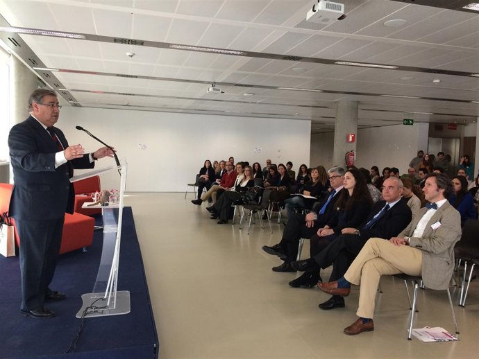 Zoido interviene en el congreso sobre la felicidad