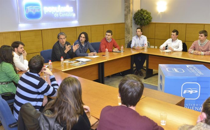 De la Serna se reúne con NNGG