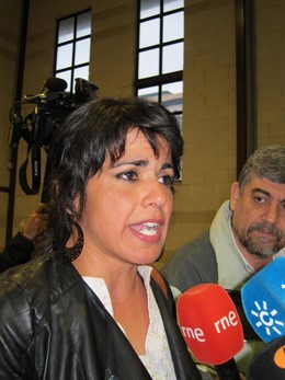 Teresa Rodríguez en declaraciones a los medios de comunicación en Cádiz