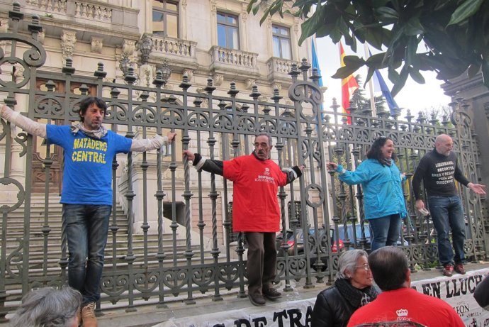 Trabajadores 'crufificados'