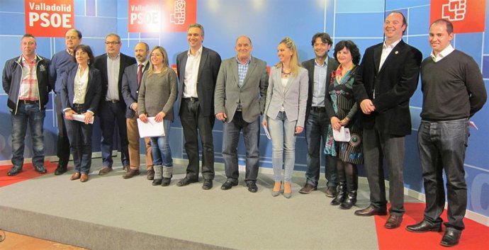 Izquierdo posa junto a los doce candidatos