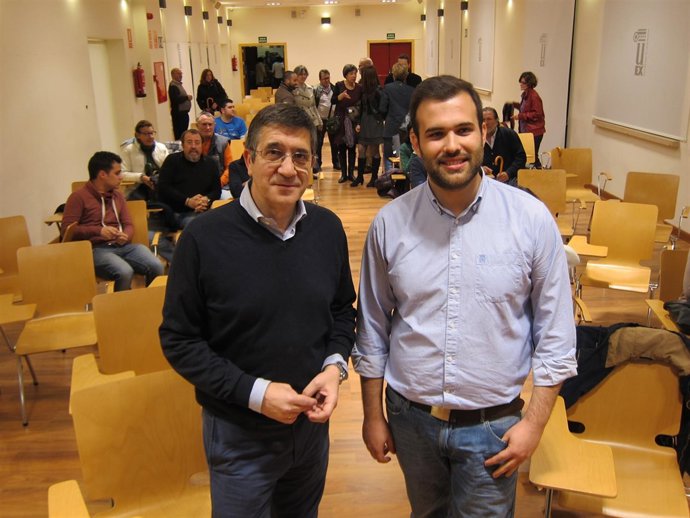 Patxi López participa en una asamblea ciudadana del PSOE en Cáceres