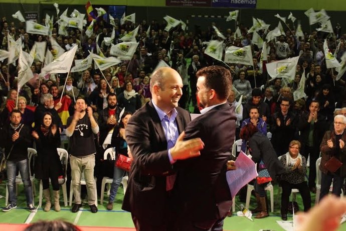 El candidato de IU a la Junta, Antonio Maíllo, y Stavros Karagkounis de Sryza.