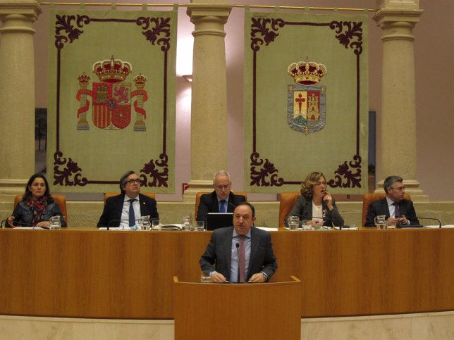 Sanz interviene en el Parlamento de La Rioja