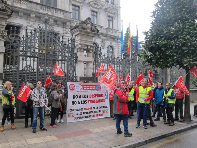 Concentración de trabajadores de El Árbol.