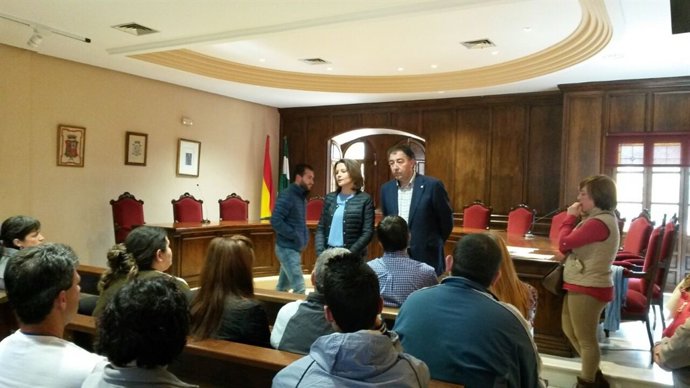 Cobo, junto a Requena, en la entrega de diplomas de un curso.