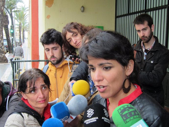 Teresa Rodríguez en declaraciones a los medios en Cádiz