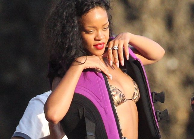 RIHANNA Y LEONARDO DI CAPRIO EN EL MAR