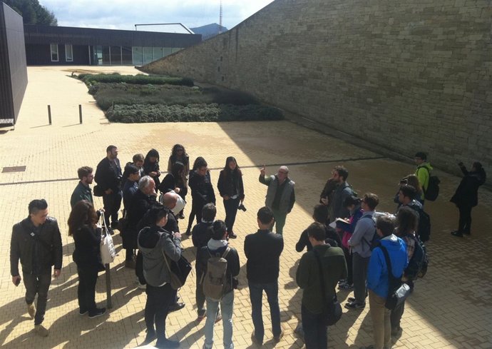 Alumnos de Berkeley, en la bodega de La Grajera