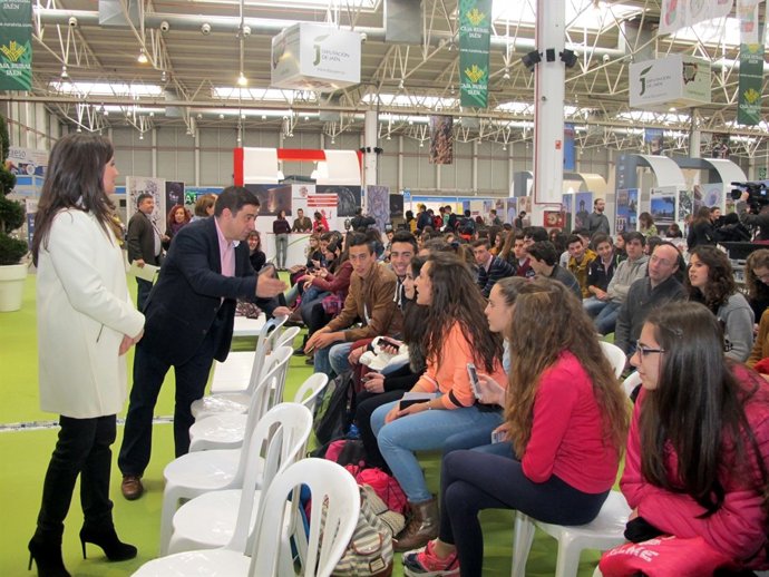 Acto con escolares en la II Feria de los Pueblos de Jaén